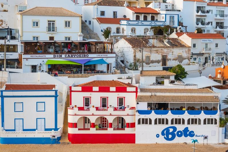 Portugal milionários franceses acusados de “comprar” o país Portugal milionários franceses acusados de “comprar” o país
