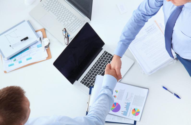 tradução dos contratos compete exclusivamente a especialistas